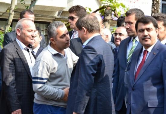 Başbakan Davutoğlu Akrabaları Ve Hemşehrileriyle Bayramlaştı