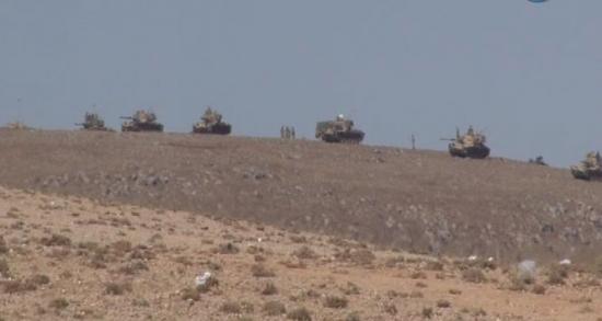 IŞİD militanları sınıra sıfır noktada çatışıyor!