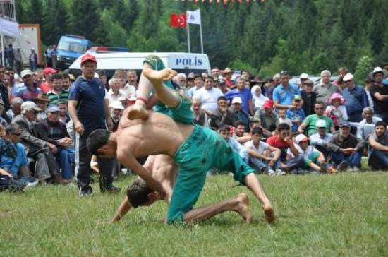 Kafkasör Karakucak Güreşleri Nefes Kesti