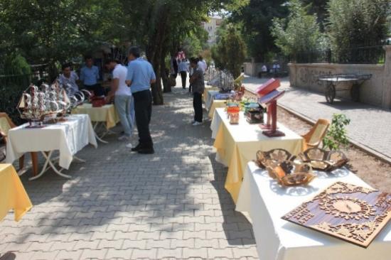 Cezaevindeki Hükümlülerin El İşi Sergisi Açıldı