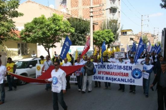 Afyonkarahisar'da Öğretmenler 1 Günlük Greve Gitti