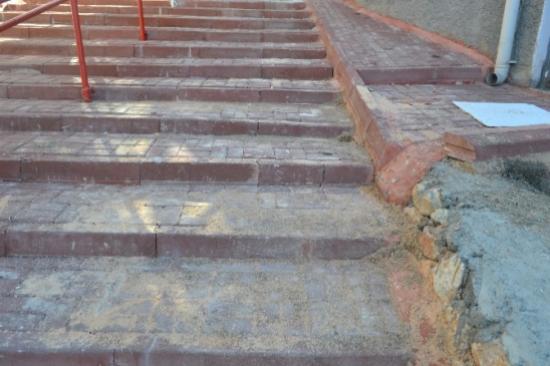 Tehlikeye Davetiye Çıkartan Merdivenler Onarıldı