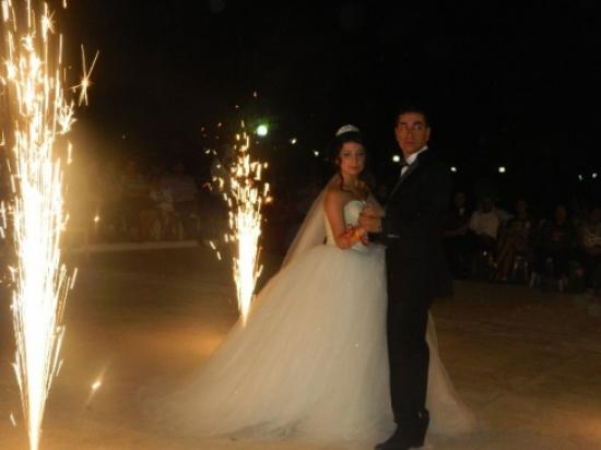 İşitme Engelli Çiftin Düğün Mutluluğu