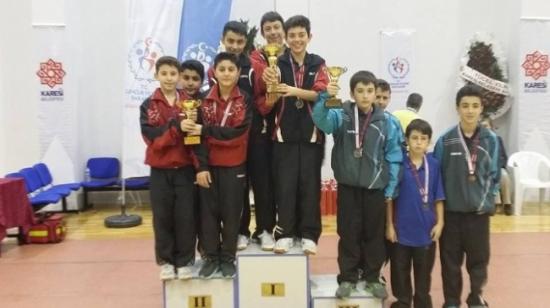 Balıkesir'de Yalovalı Raketlerden Çifte Zafer