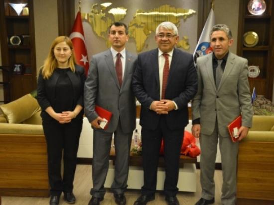 Başkan Karaçanta'dan Yılın Öğretmenlerine Plaket