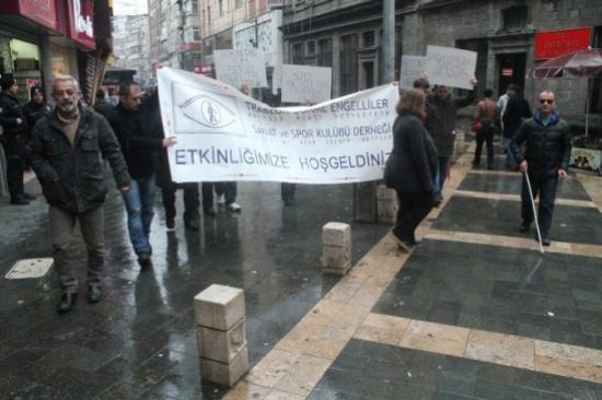 Görme Engelliler Engeller İçin Yürüdü