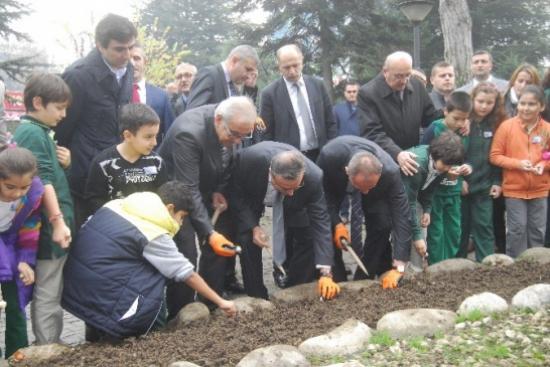 10 Bin Lale Soğanı Toprakla Buluştu