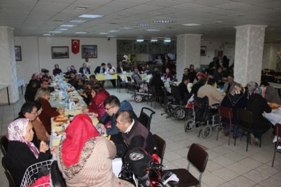 Engelliler Gününde Engellilere Tekerlekli Sandalye Dağıtıldı