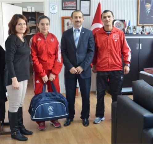 Halterin Altın Kızına Hediye