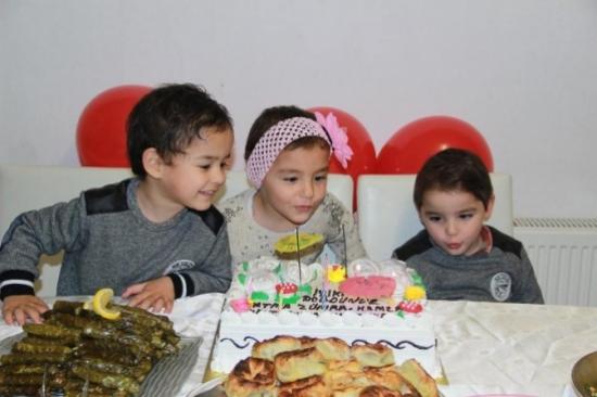 Doktorların ''yaşama Şansı Çok Az'' Dediği Üçüzler 3 Yaşında