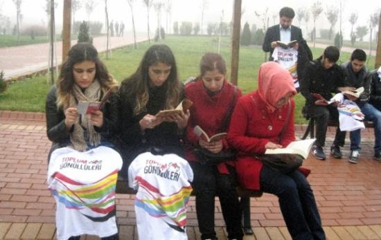 Toplum Gönüllülerinden Kitap Okuma Etkinliği