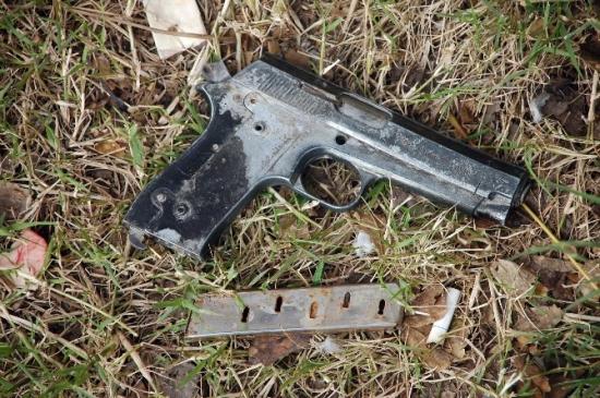 Hastane Bahçesinde Tabanca Bulundu