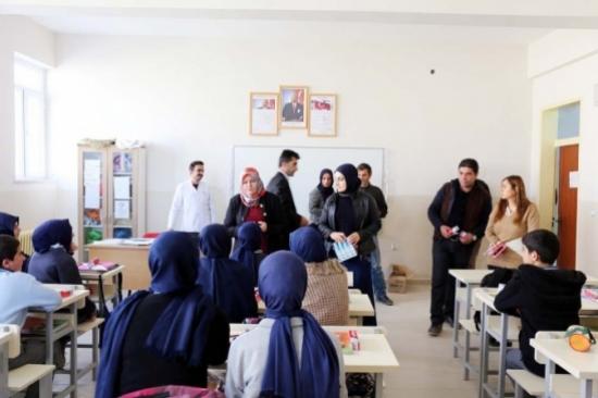 Gürpınar Belediyesi Diş Fırçası Ve Macun Dağıttı