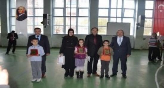 Bileck'te Kazanım Değerleri Sınavında Başarılı Öğrencilere Ödül