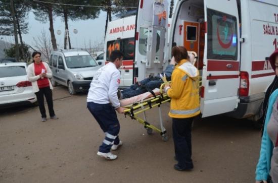 Otomobil Tir'a Çarptı: 3 Yaralı