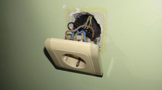 Batman Dbp Siyaset Akademisi'nde Priz İçinde Dinlenme Cihazı Bulundu