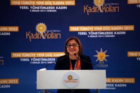 Başbakan Davutoğlu'ndan Başkan Şahin'e Teşekkür Plaketi