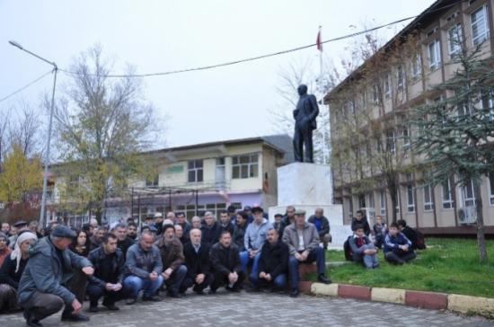 Tunceli'de Vatandaşlar Müftüyü Protesto Etti