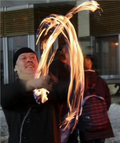 Palandöken'de Kayakçılar Sezonu Ateş Dansıyla Açtı