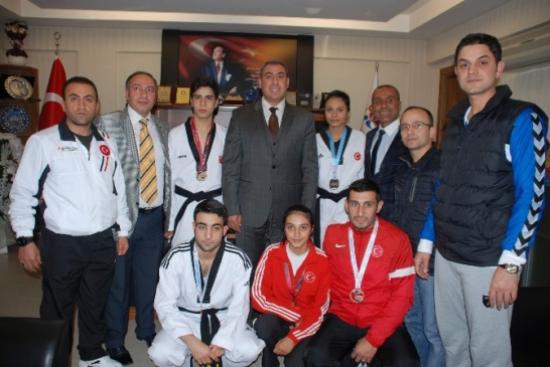 Şampiyon Sporculardan İl Müdürüne Ziyaret