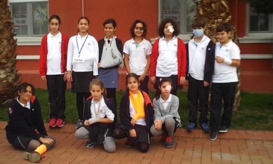 Öğrenciler Kendilerini Engelli Yapıp Okula Gitti