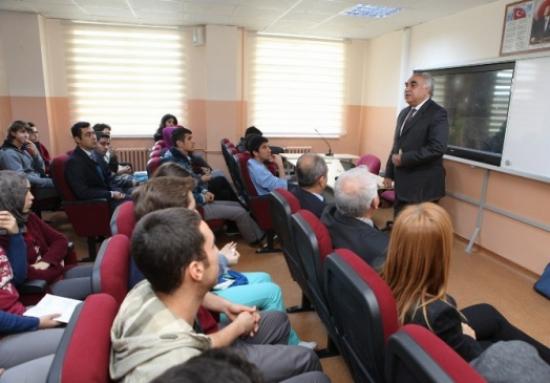 Akademisyenler Lise Öğrencilerine Çü'lü Olmanın Ayrıcalıklarını Anlattı