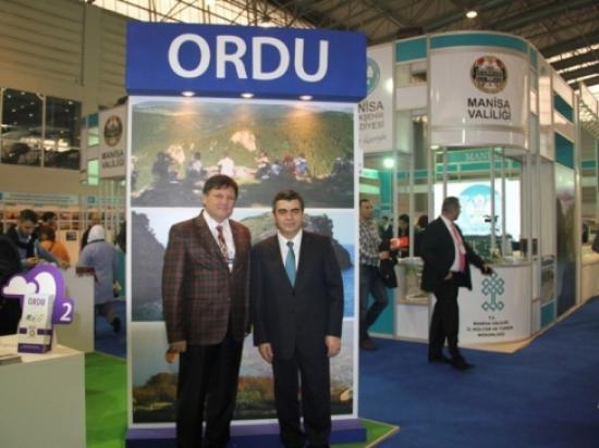 Vali Orhan Düzgün'den Ordu Standına Anlamlı Ziyaret