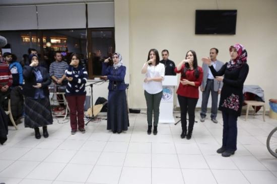 İstiklal Marşı'nı İşaret Diliyle Okudular