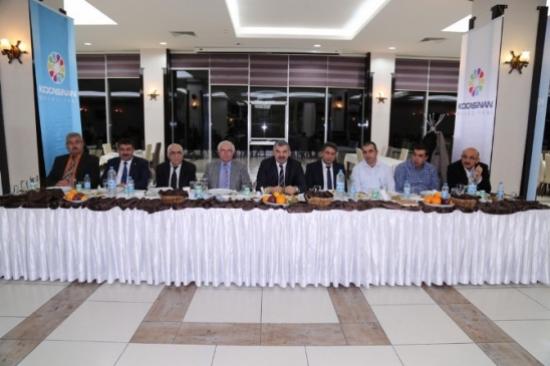 Başkan Çelik Muhtarlara Kentsel Dönüşümü Anlattı