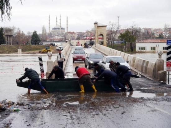 (özel Haber) Fatih'in Torunları Kayığı Karadan Yürüttü