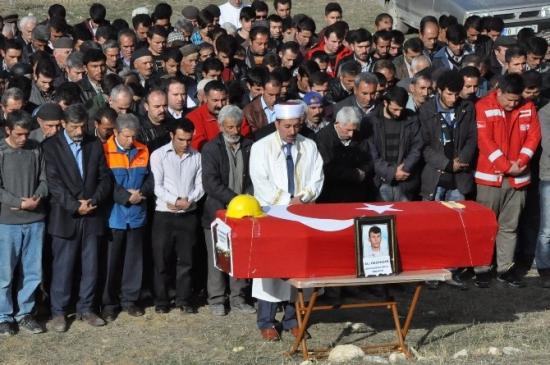 Maden İşçisi Haznedar Gözyaşlarıyla Defnedildi