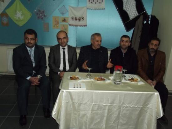 Ak Parti Milletvekili Mustafa Şahin Kent Konseyi Engelliler Merkezi'ni Ziyaret Etti