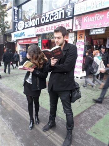 Çark Caddesi'nde Kitap Okudular