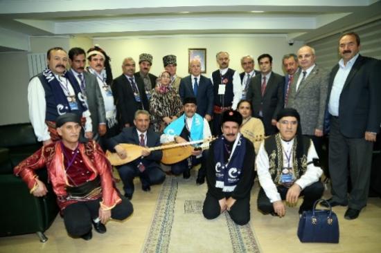 Aşıklardan Sekmen'e Övgü