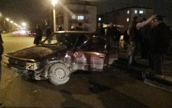 Önce Otomobile Çarptı Ardından Cami Bahçesine Uçtu: 6 Yaralı