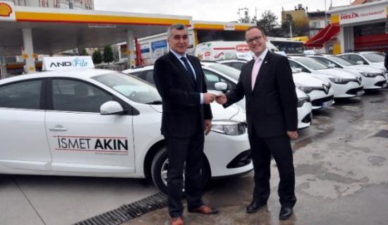 Uşak'ta Milletvekili Aday Adayı Akın Araçlarını Teslim Aldı