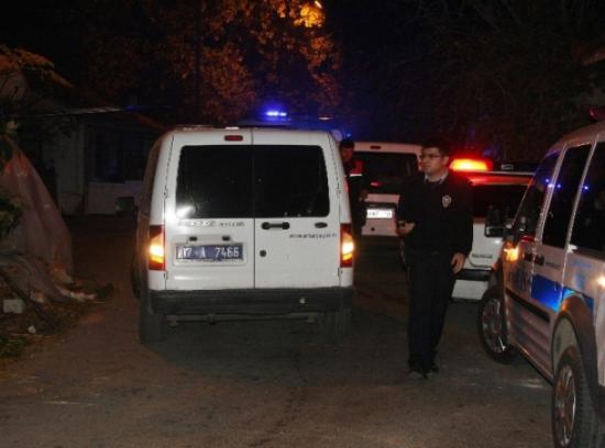 Kavgaya Müdahale Eden Polis Bıçakla Ağır Yaralandı