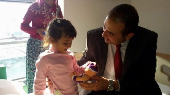 Ak Parti'li Gençlerden Hasta Miniklere Anlamlı Ziyaret