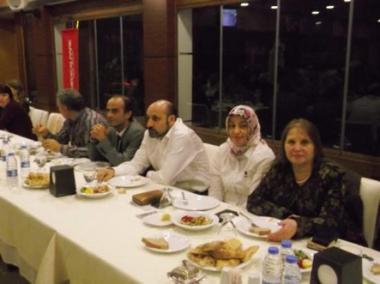 Medical Park Trabzon Hastanesi Çalışanları Dayanışma Yemeğinde Biraya Geldi