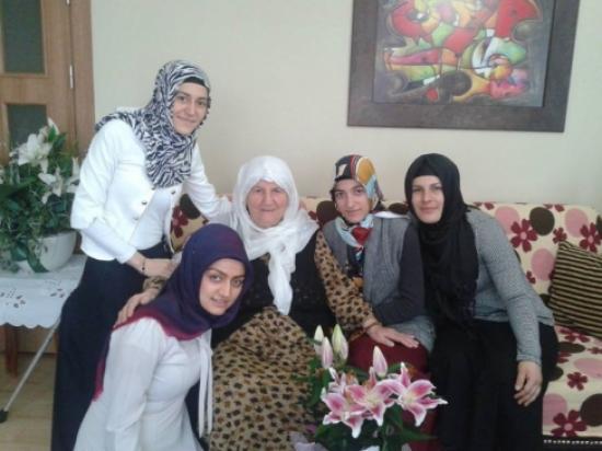 Gençlerden Anne Toptan'a Ziyaret