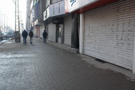 Yüksekova'da Kepenkler Açılmadı