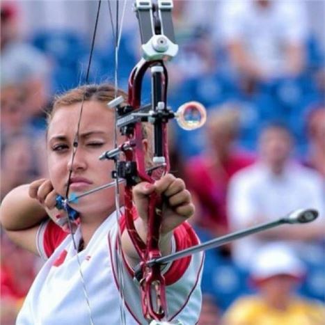 Karşıyakalı Ecem Dünyanın Zirvesine Aday