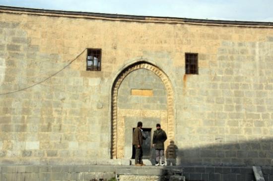 Hakkari'de Tarihi Medrese Muamması