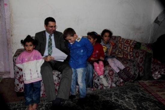 Kürtün'de 40 Aileye Ders Çalışma Masası Dağıtıldı