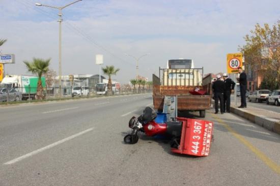 Denizli'de Motosikletli Kurye İle Otobüs Çarpıştı: 1 Ölü