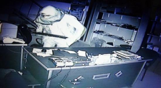 Hırsızlar Güvenlik Sistemleri Satan İşyerini Soydu