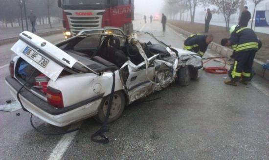 Otomobil Tir'a Arkadan Çarptı: 2 Yaralı