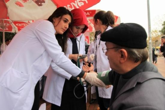 Geleceğin Doktorları Sokağın Nabzını Ölçtü
