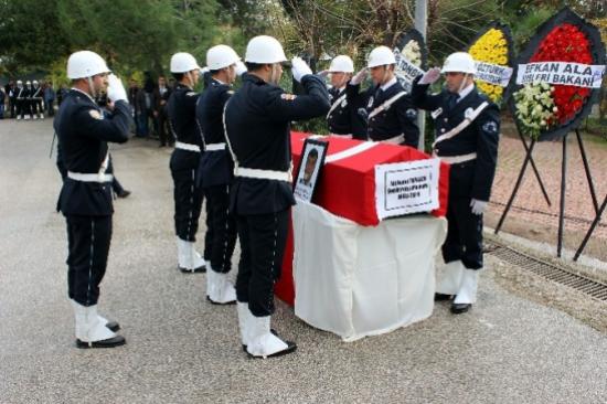 Bıçaklanarak Şehit Olan Polise Son Görev