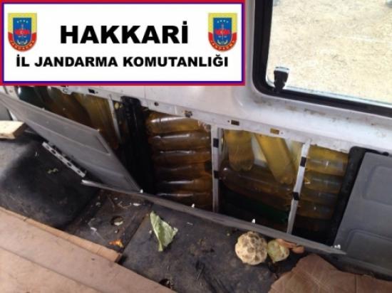 Hakkari 'de Jandarma 2 Ton Akaryakıt Ele Geçirdi